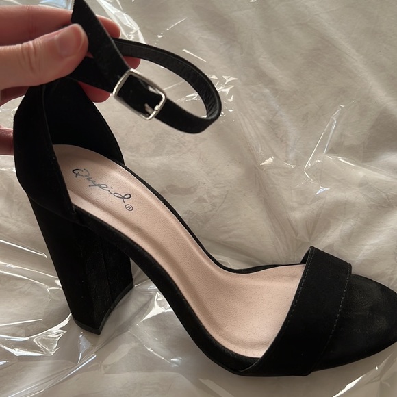 Black Faux Suede Leather 6.5 Glamorous Strappy 4” Heels - Picture 3 of 11